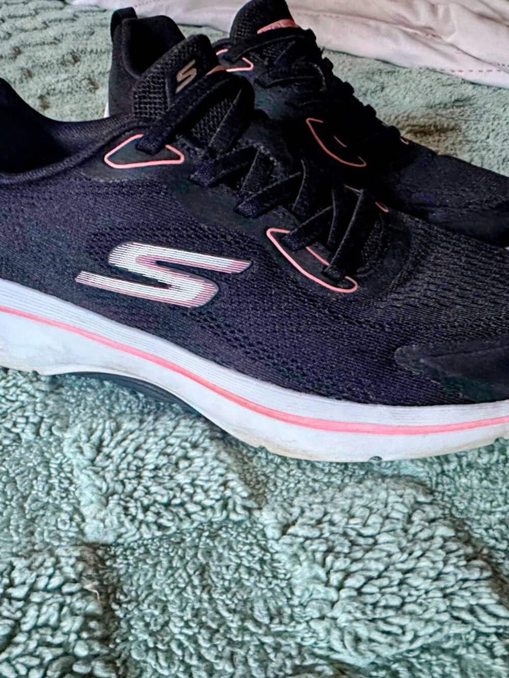 Skechers Women's Black Athletic Slip On Sneakers with Pink Trim - Size 8 - Picture 7 of 7